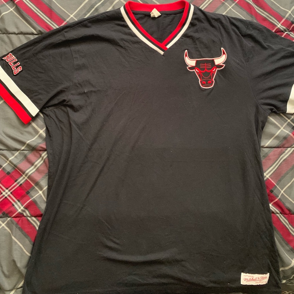 Mitchell & Ness Chicago Bulls Mesh V-Neck Jersey.